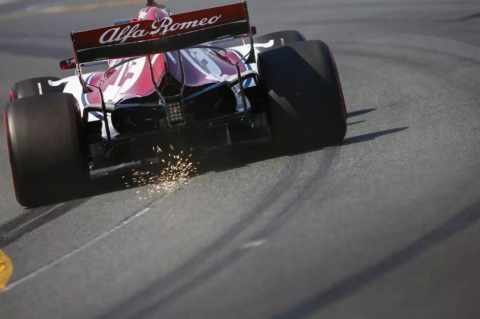 爱游戏体育-红牛二队横扫阿斯顿马丁，拉塞尔点燃赛场