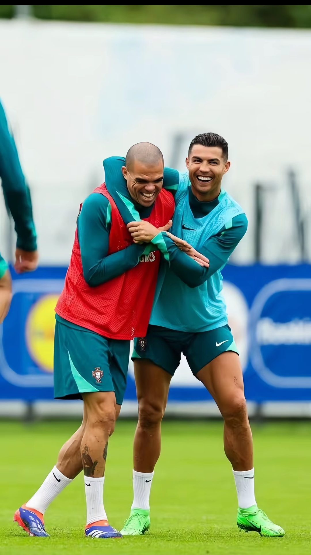 爱游戏APP-法国队鏖战葡萄牙队，林高远状态火热