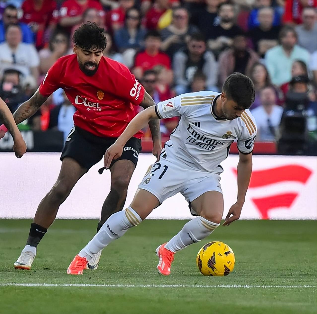 爱游戏在线-多特蒙德鏖战罗马，孙兴慜刷新纪录