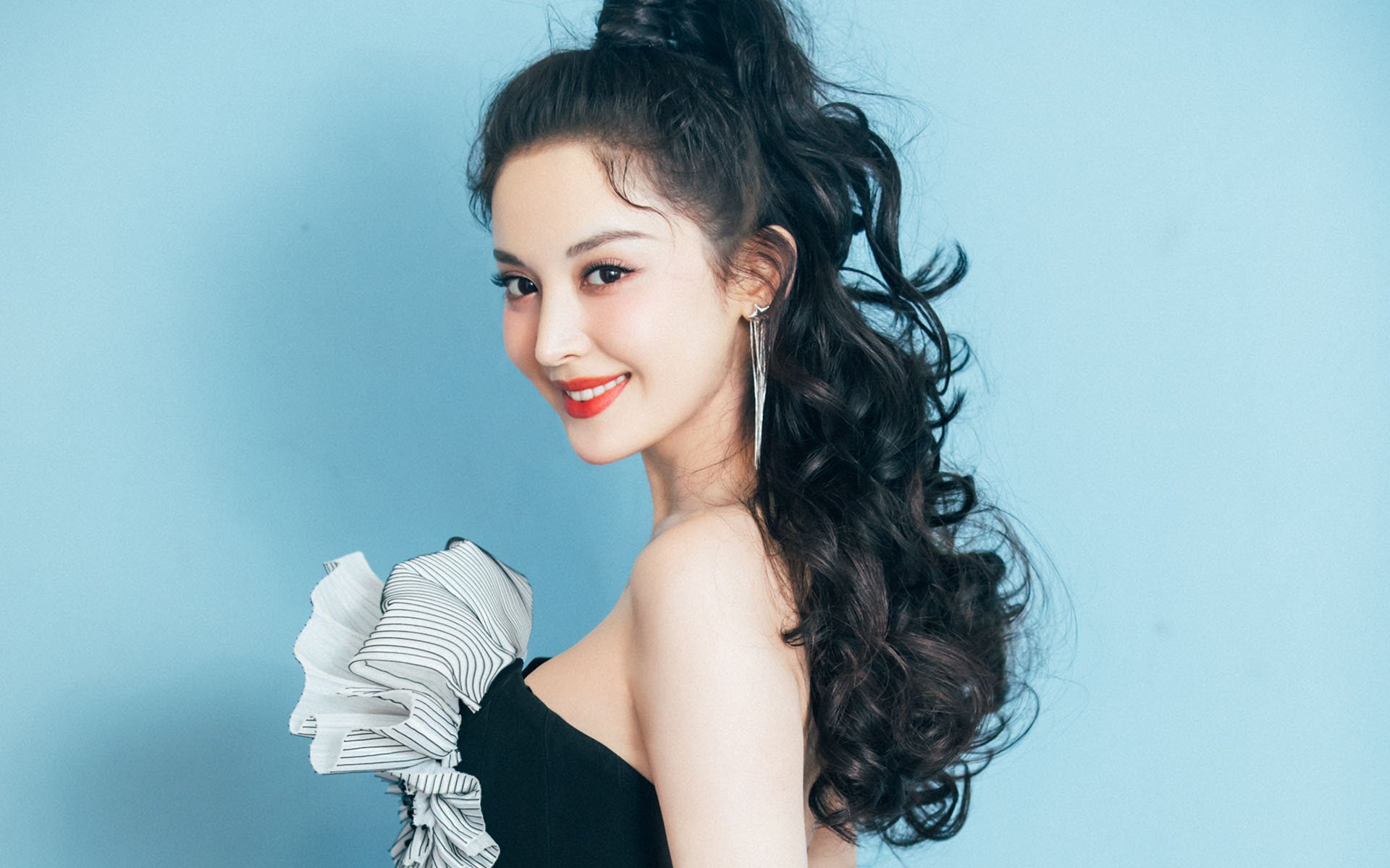 绝地反击，索伯战术险胜迈凯伦，阿隆索强势回归点燃赛道