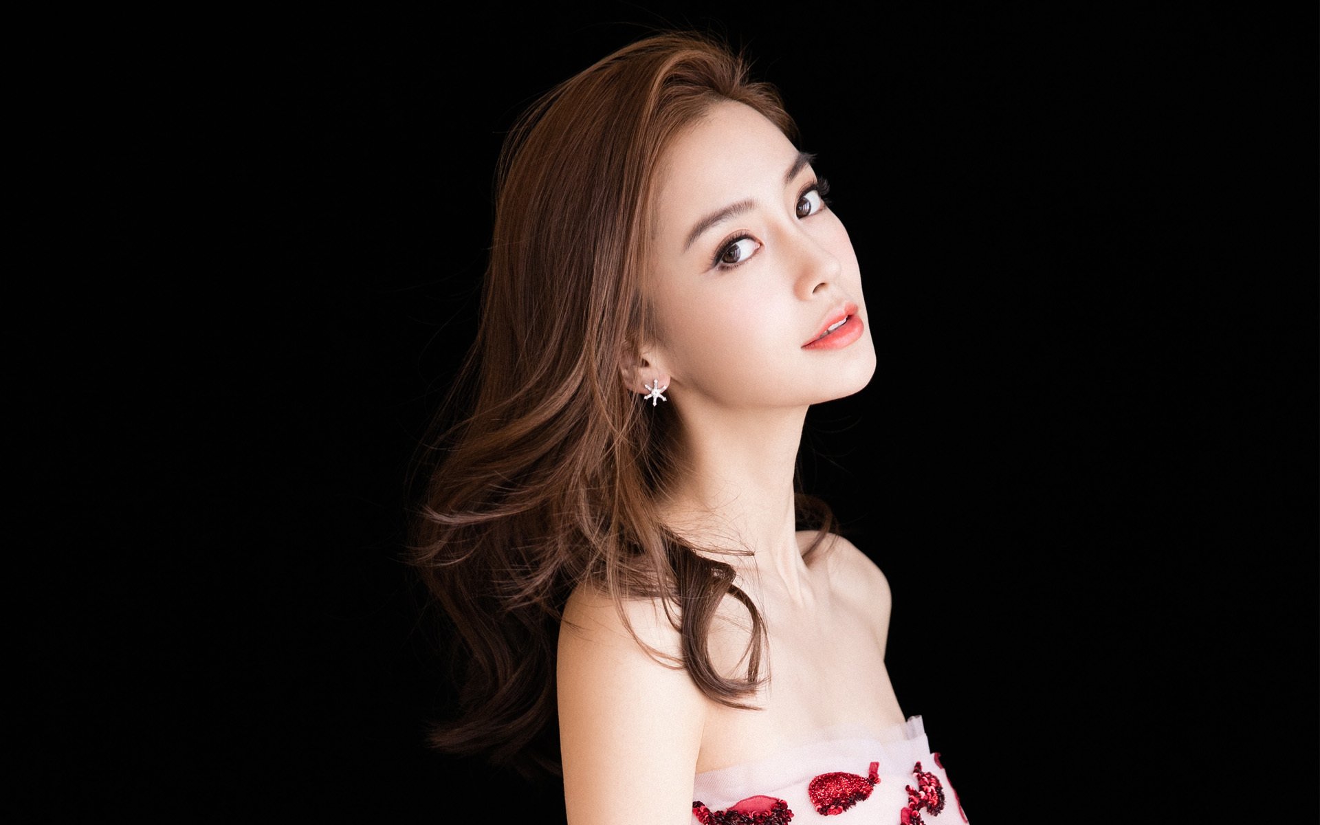 爱游戏官方入口-锁魂之网与冷锋突袭，当福克斯化身冰封守卫，魔术如何让奇才的星辰黯淡