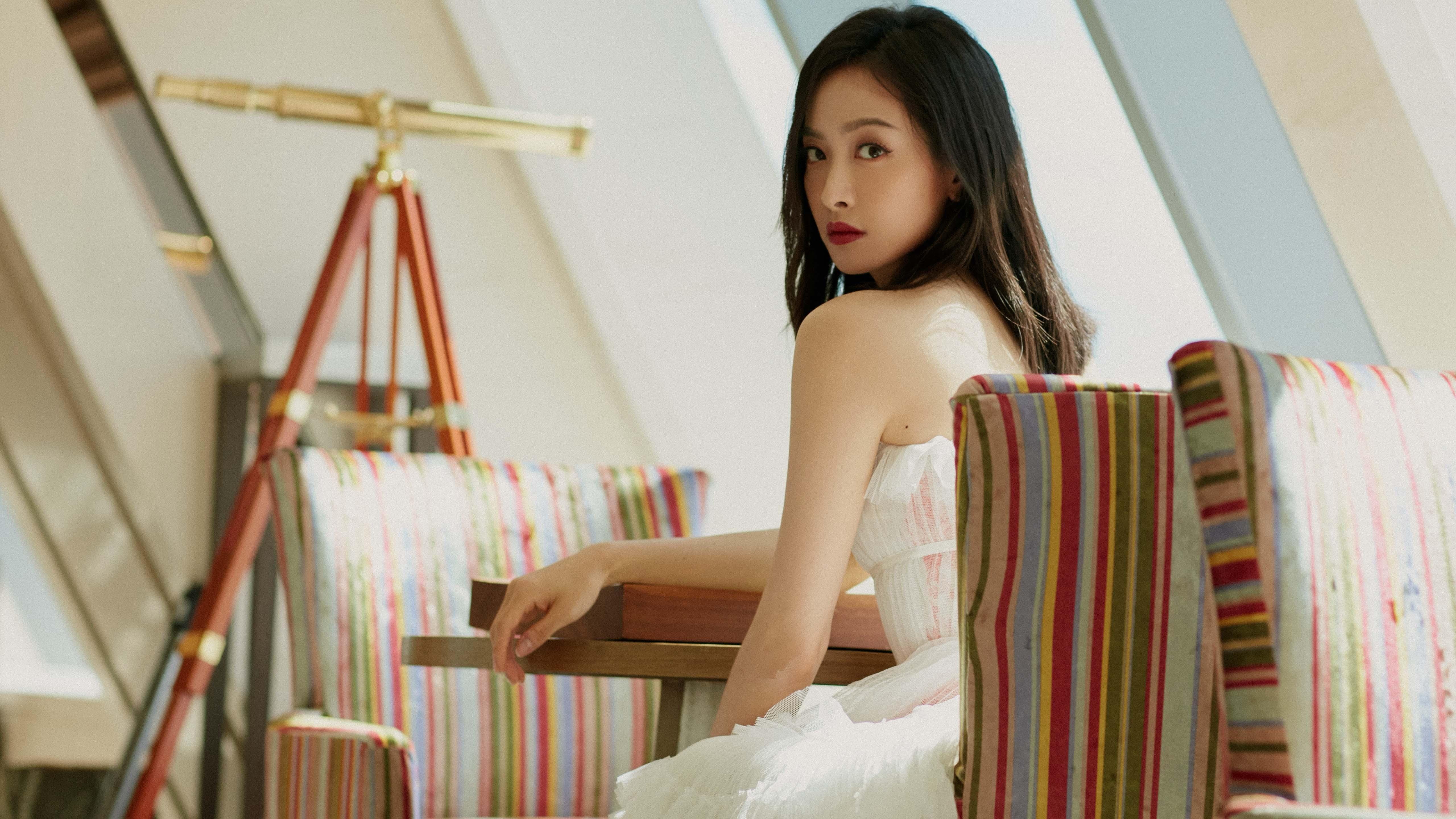 爱游戏在线-足球与篮球的量子纠缠，当诺坎普的终场哨变成第四节计时器