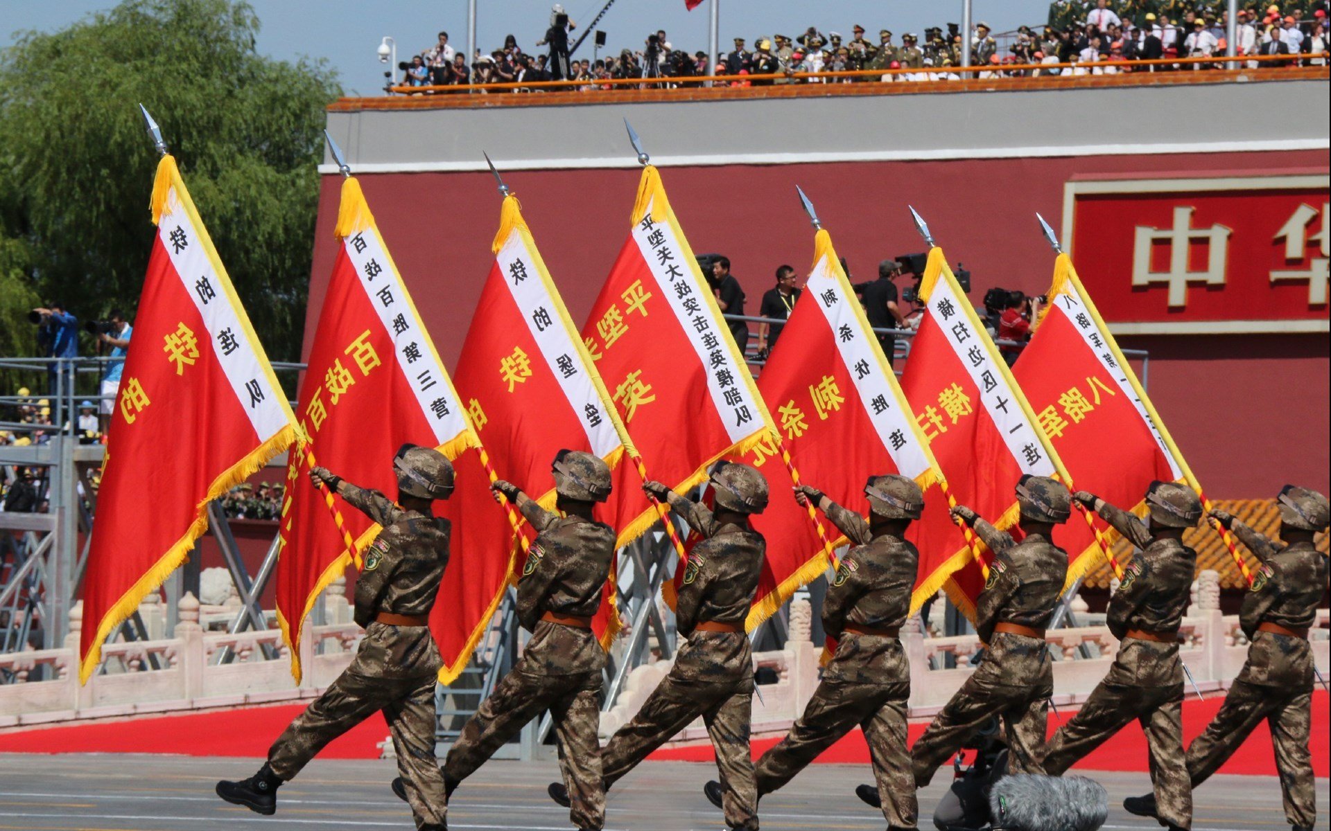 这是一个非常有意思的组合—将2026年世界杯的焦点战、挪威的完胜、斯洛伐克的顽强,以及梅西的致命一击融合在一篇文章里。这需要创造一个合理的、具有戏剧张力的故事背景